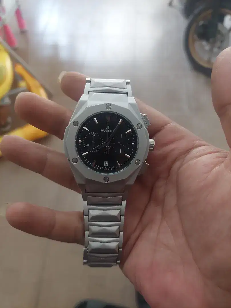 Jam tangan hublot