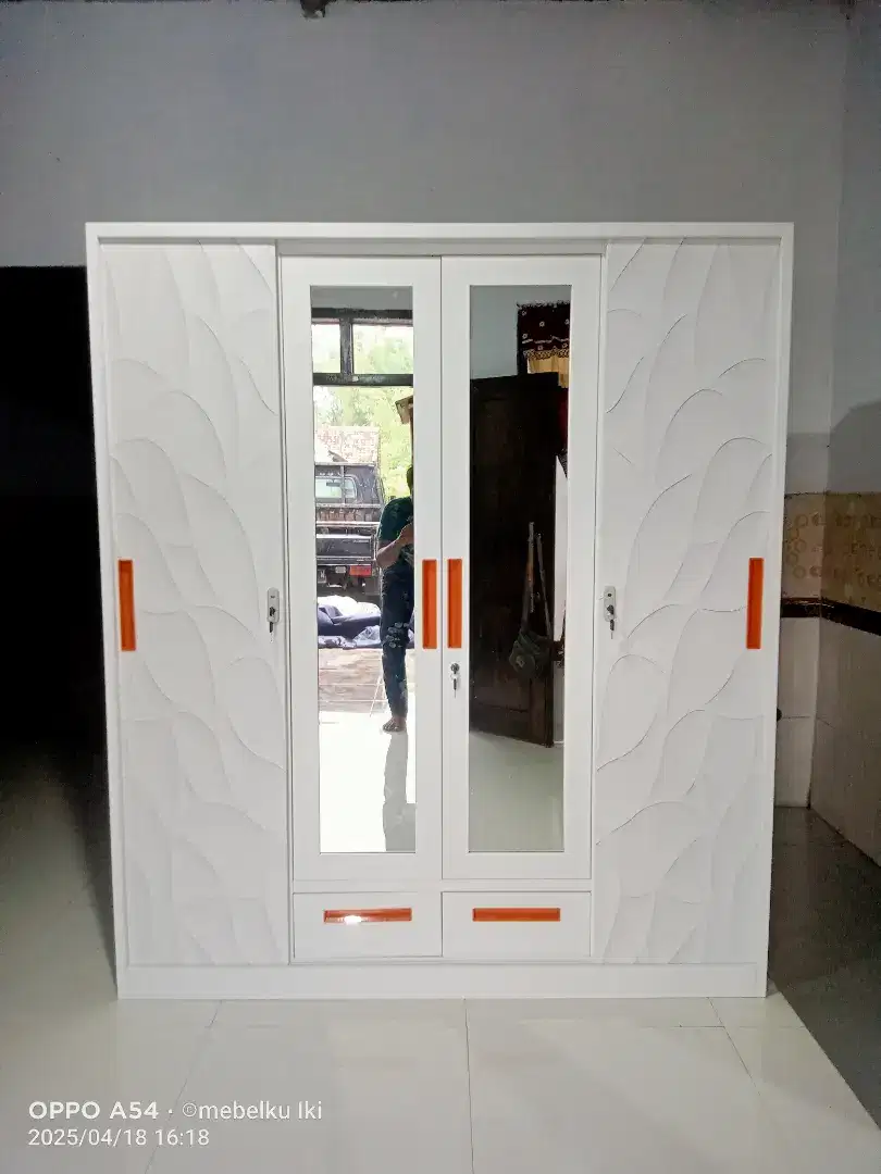Lemari pakaian 4pintu plat besi terlaris bisa kirim COD