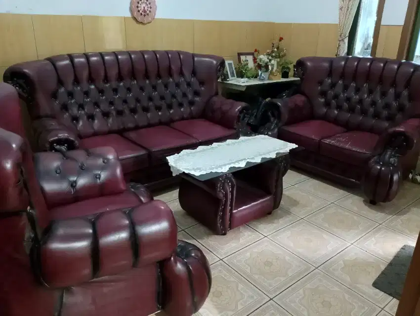Di jual Kursi / Sofa Jaguar Jumbo warna merah maroon