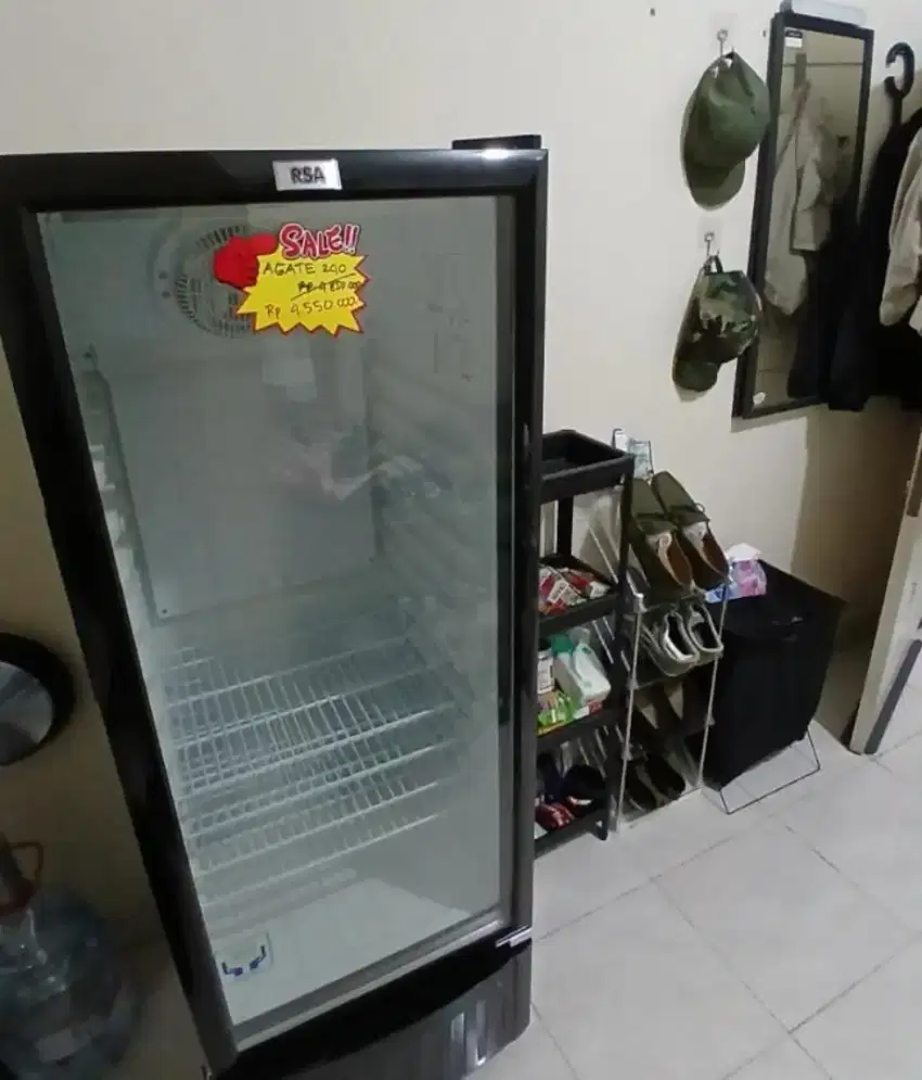 Show case minuman