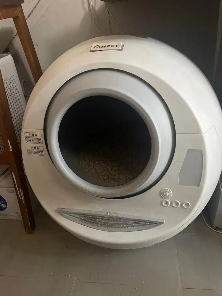 Tempat pup kucing litter box otomatis merk Meet