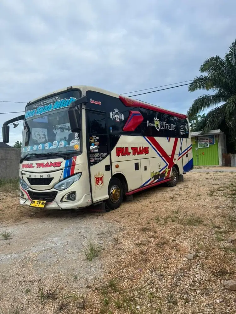 bus medium seat 29 plat kuning