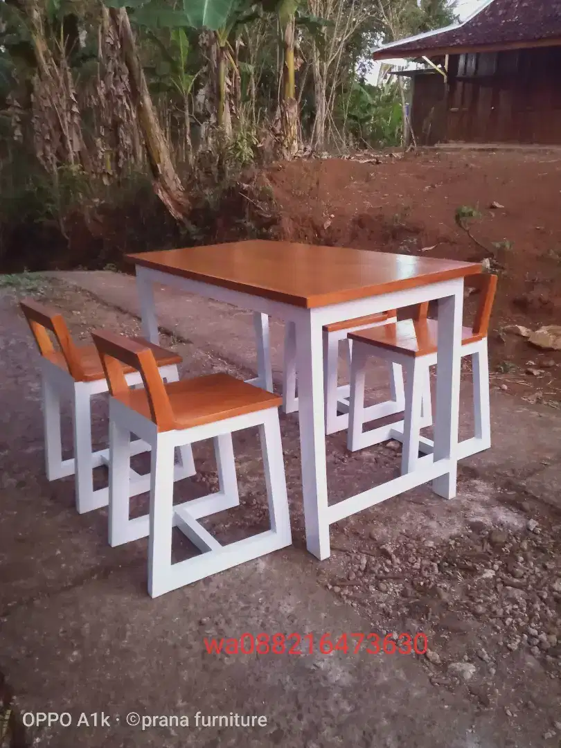 Meja kursi cafe resto dan makan minimalis