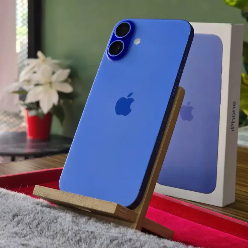 iPhone 16 128GB Ultramarine