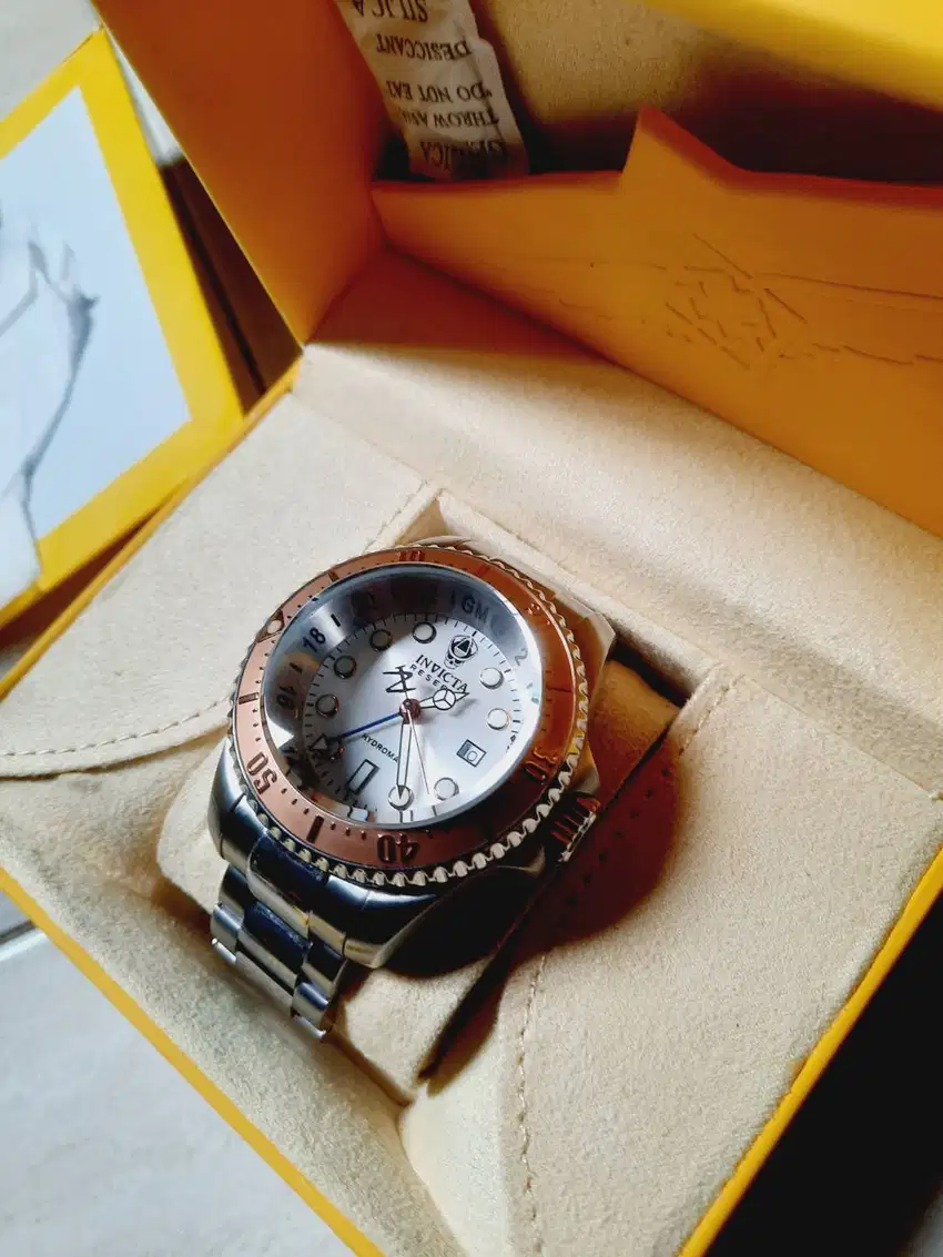 Jam tangan invicta reserve hydromax swiss made gold