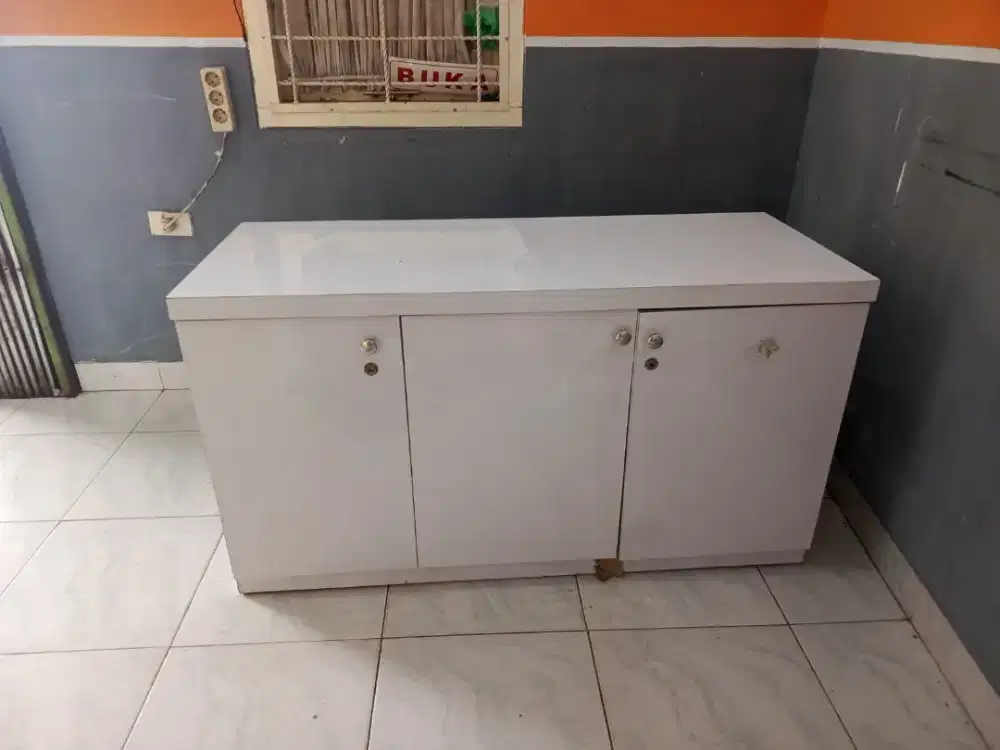 Lemari booth (ex jualan)