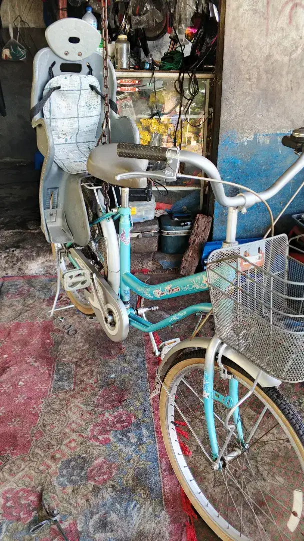 Sepeda plus boncengan anak