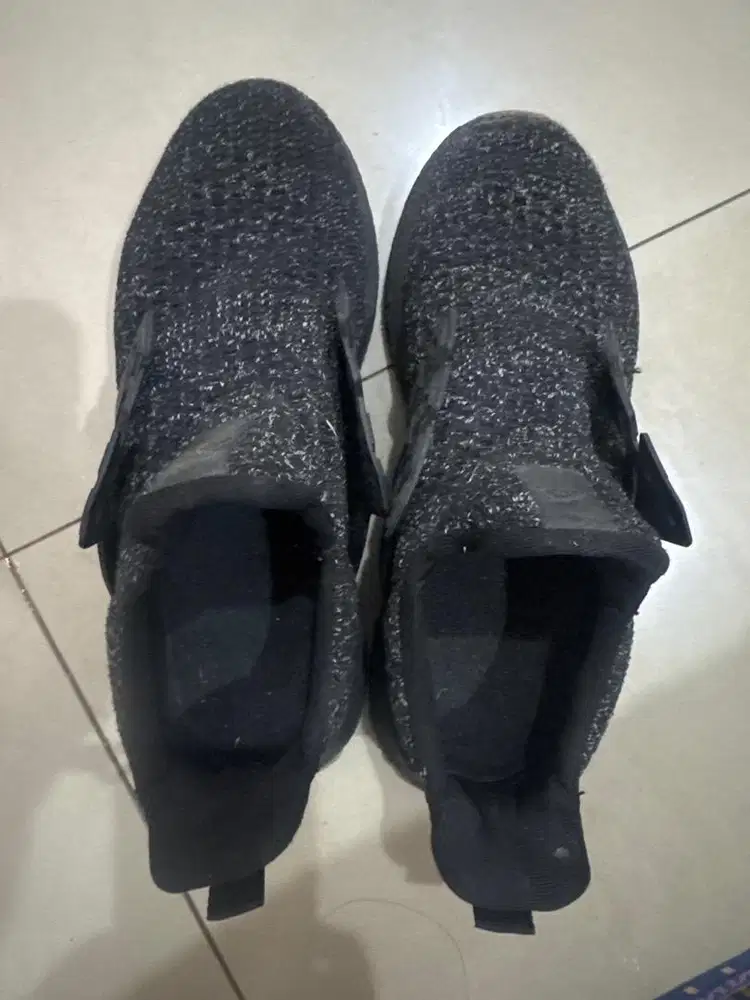 Sepatu adidas bekas anak