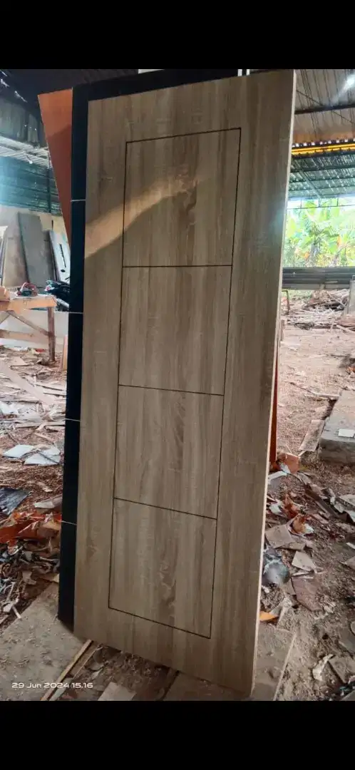 Pintu triplek minimalis