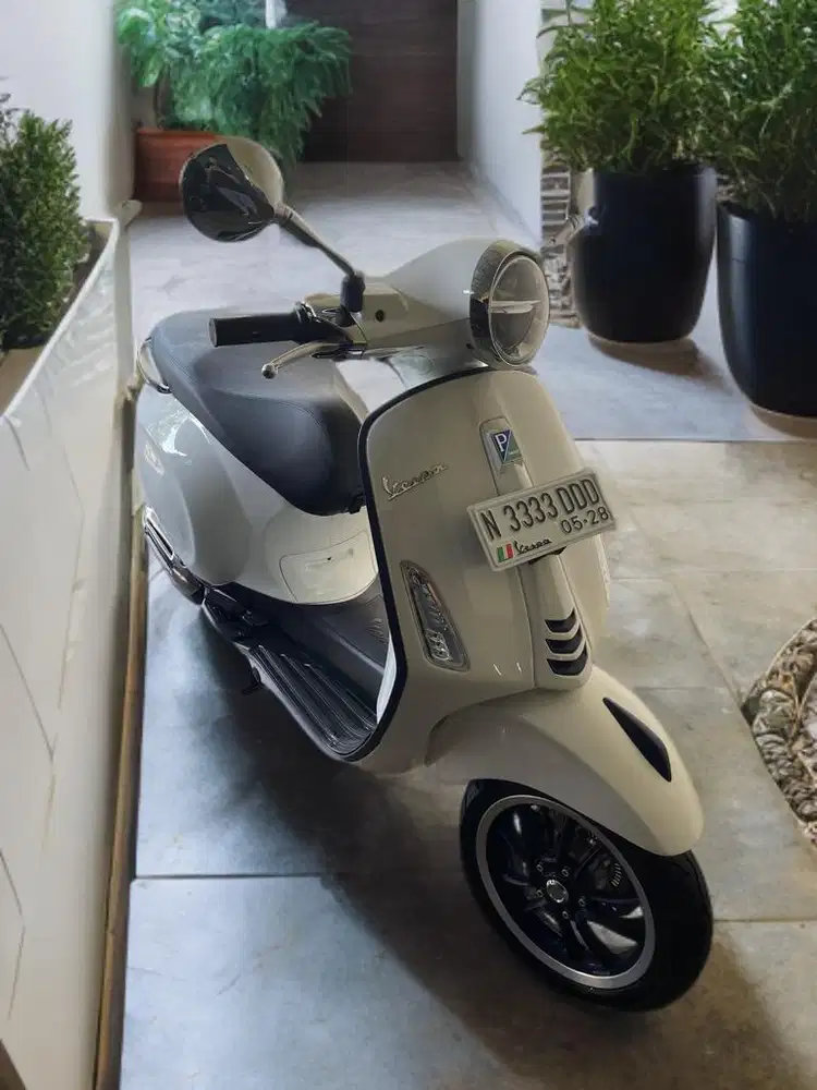 Jual vespa primavera s 150 iget odo 800 perak