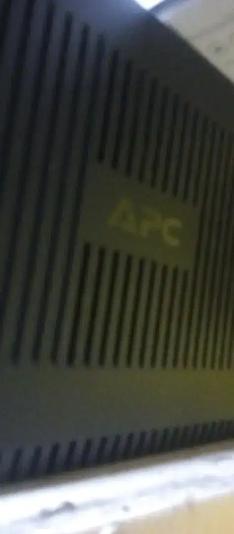 UPS Apc battery backup 1100