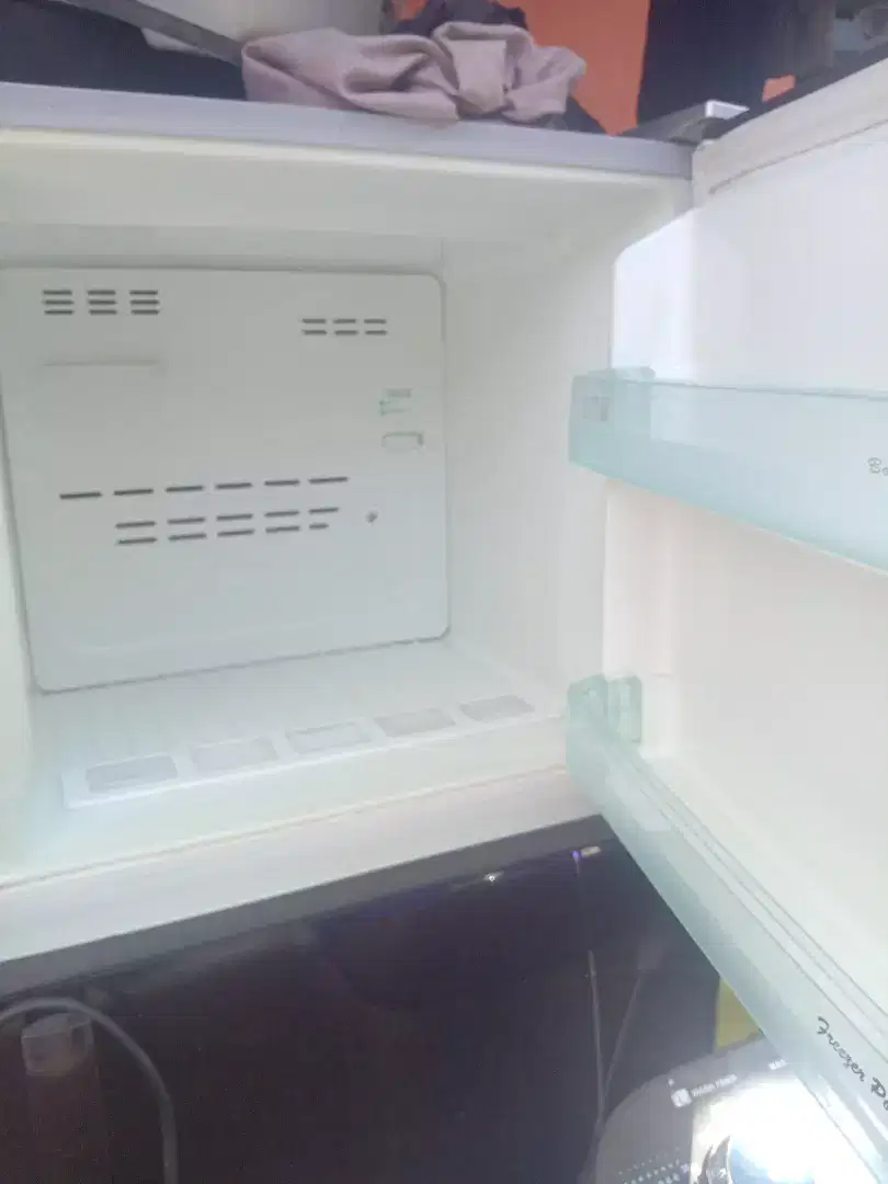 Kulkas 2pintu polytron