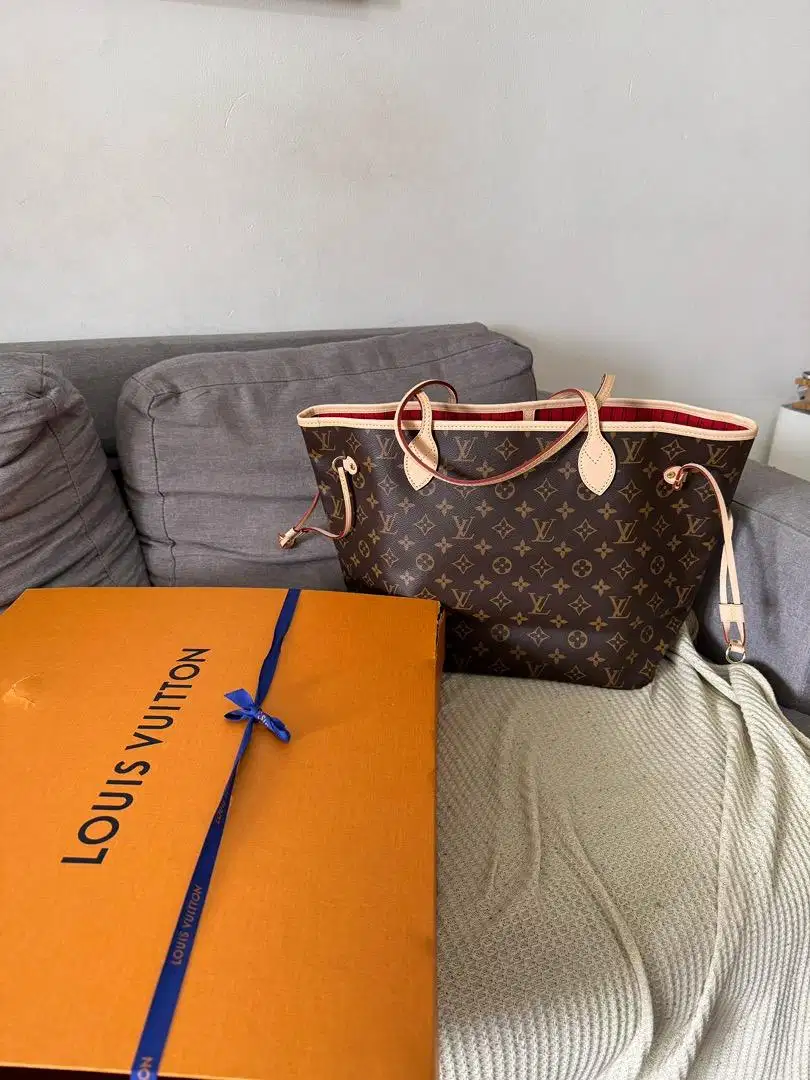 Preloved LV LIKE NEW!!