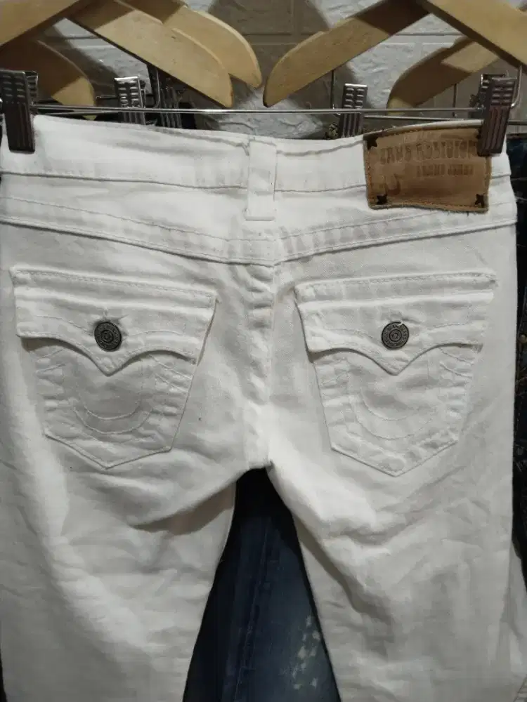 JUAL JEANS IMPORT ORIGINAL MERK  TRUE RELIGIION  SIZE 28 WHITE USA
