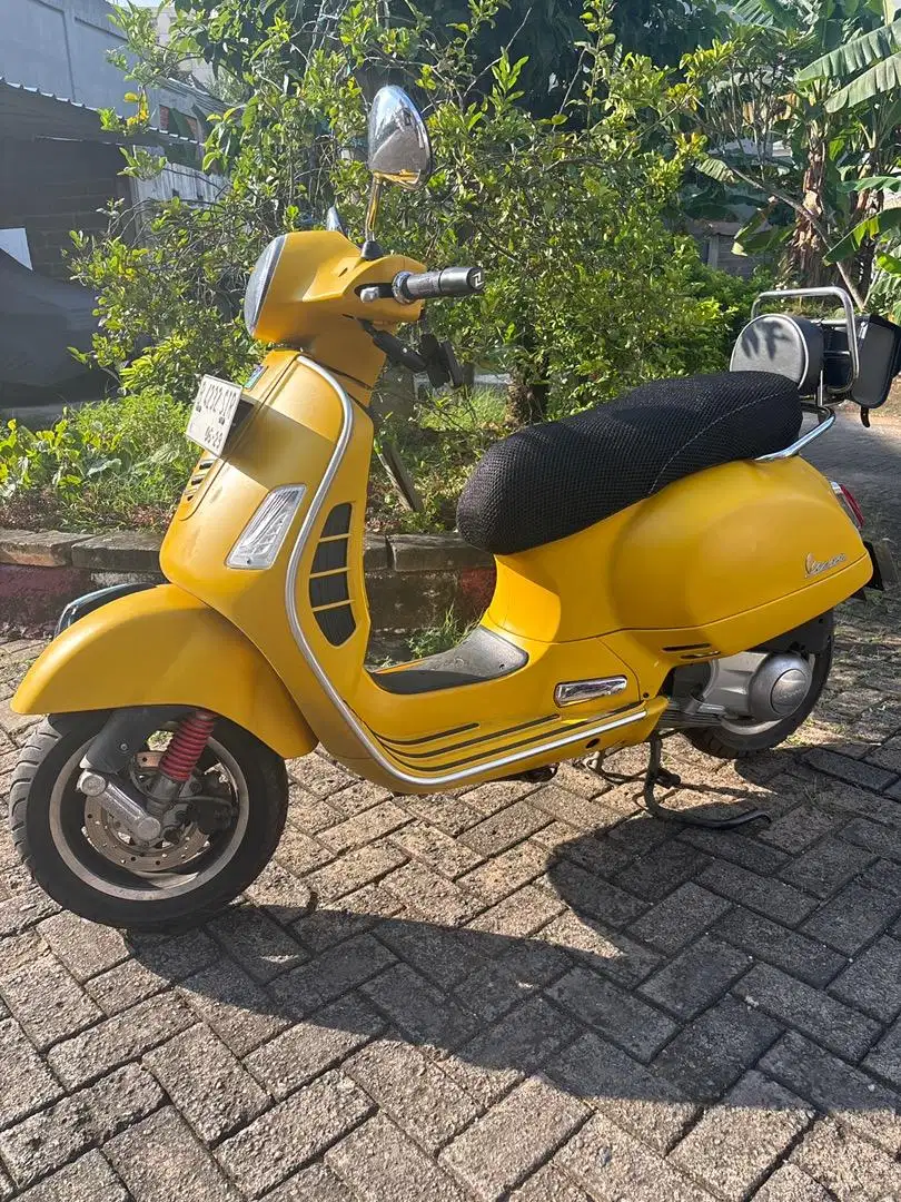 Dijual Vespa GTS 300cc Tahun 2019