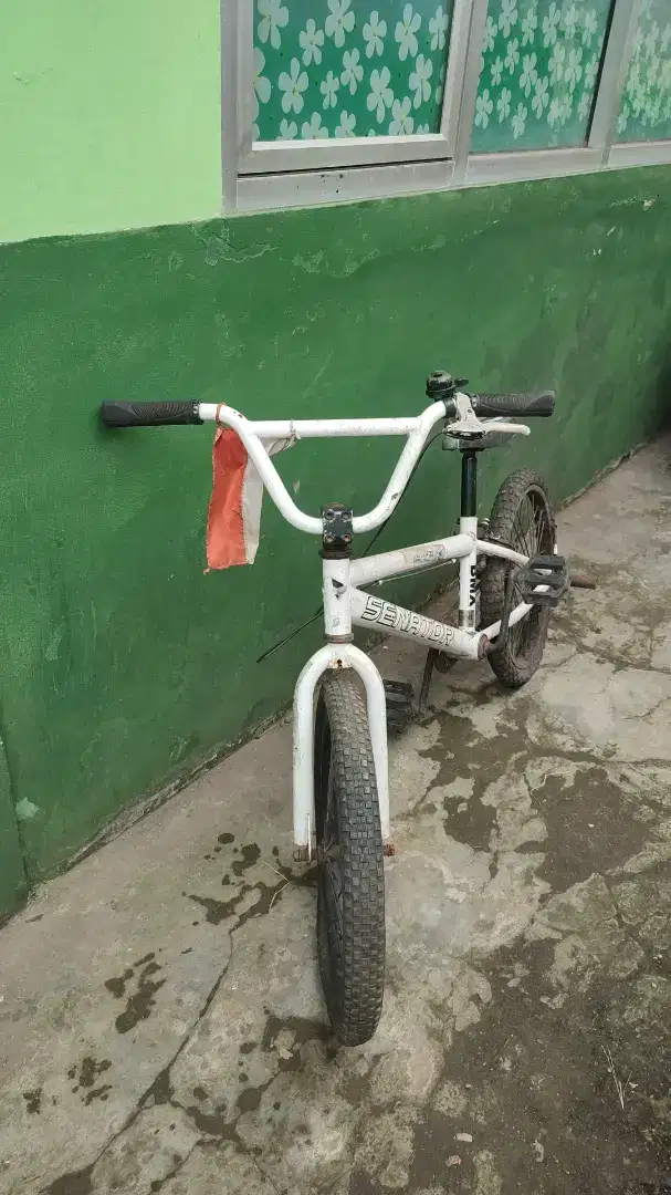 Sepeda BMX senator