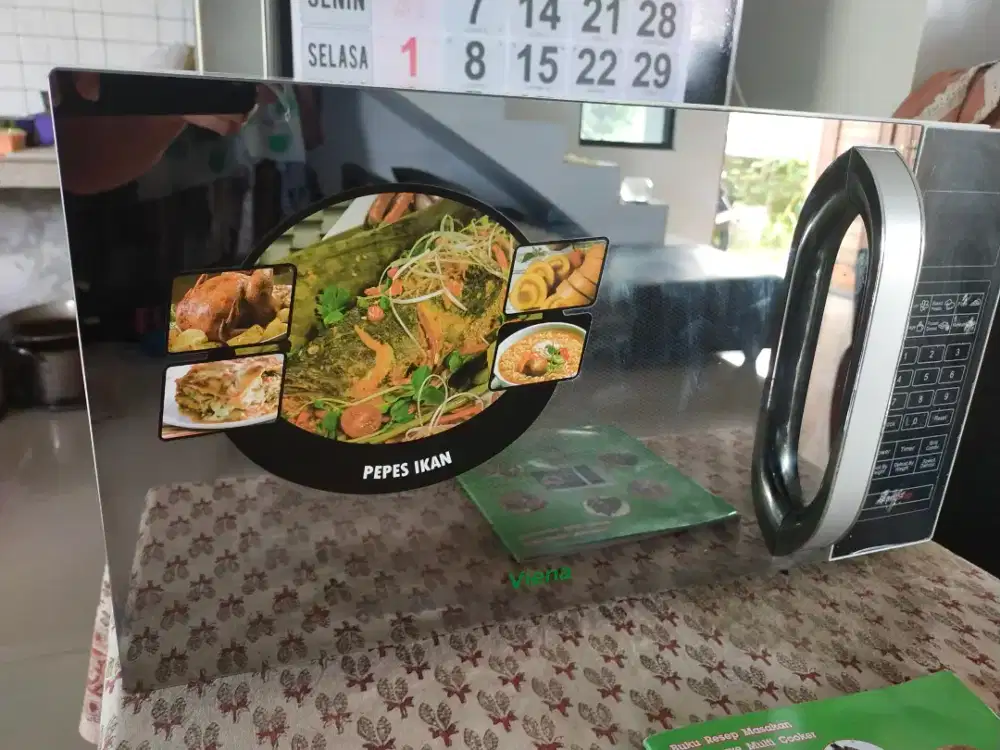 Microwave oven viena Italy multicooker