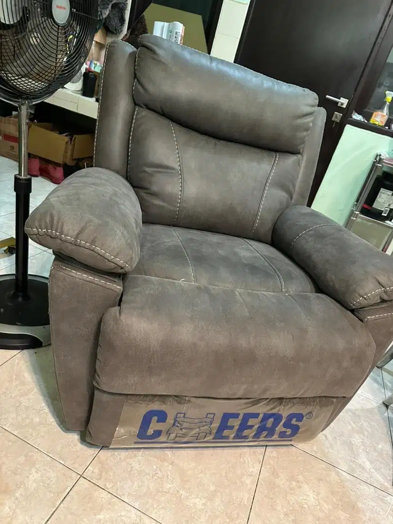 Sofa goyang informa nih
