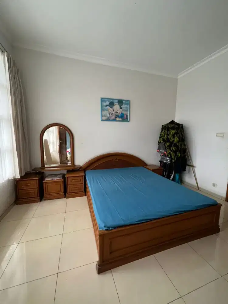 Ranjang + nakas + meja rias.. bahan kayu jati.. muluss