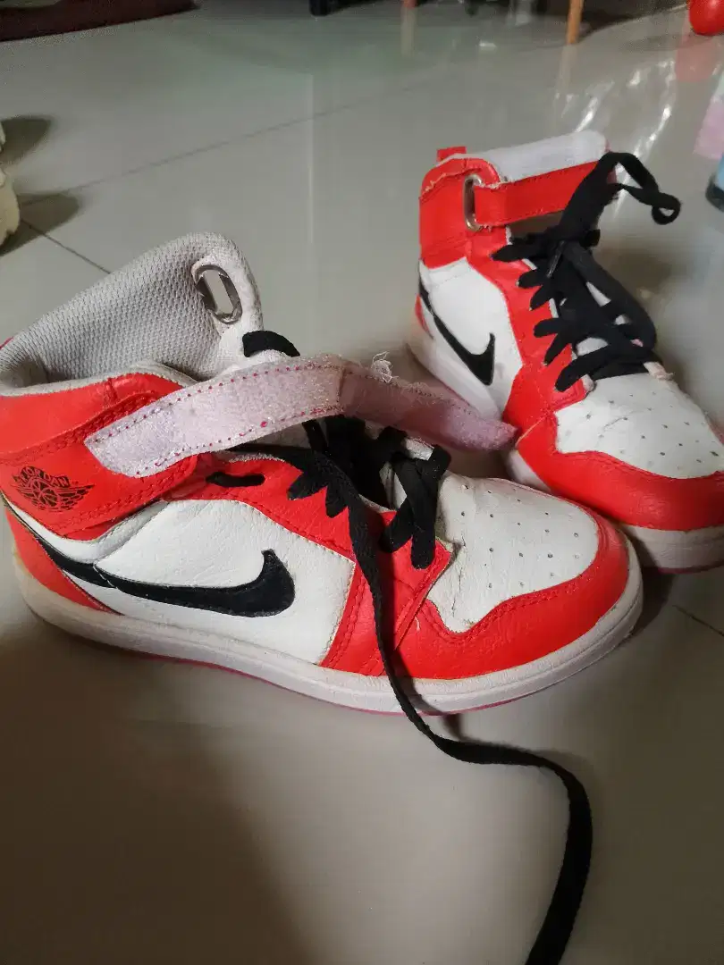 Preloved sepatu jordan anak laki2 ukuran 35