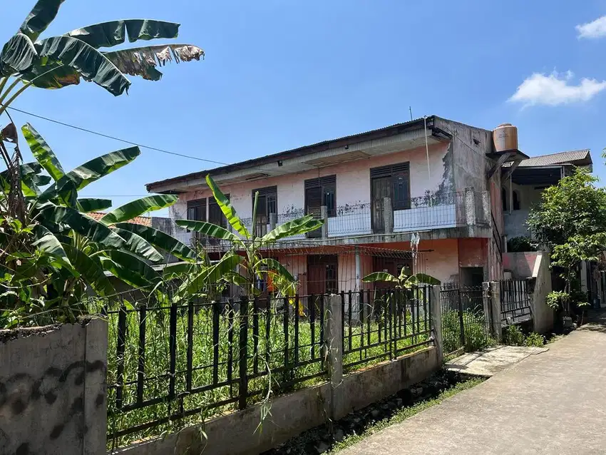 Dijual cepat! Kontrakan 2 lantai dengan halaman luas