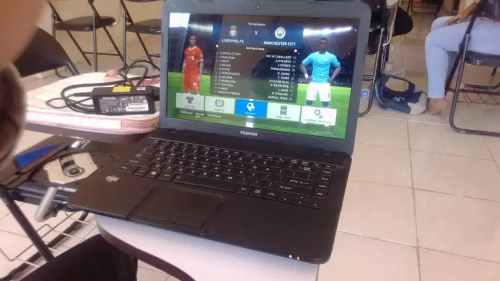 Laptop TOSHIBA Core i3 + RAM 8 Gb + Storage 640 Gb + Autocad + Tawar