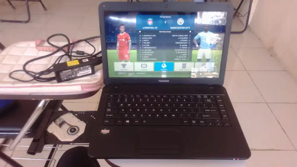 Laptop TOSHIBA Core i3 + RAM 8 Gb + Storage 640 Gb + Autocad+Siap Pake