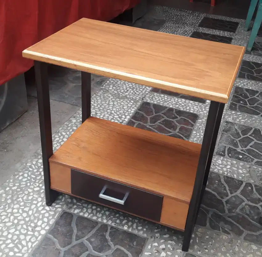 Meja dispenser. Meja Aquarium