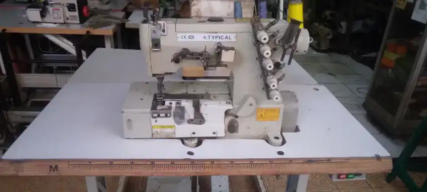 Dijual mesin jahit overdek merk tipical timbul