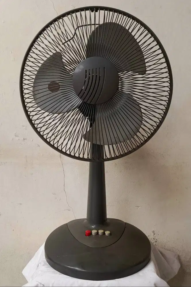 Kipas Angin Cosmos 12, Kondisi Bagus Terawat, Unit Simpanan.