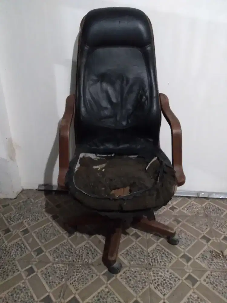 EDISI PINDAHAN FLASH SALE Dijual     Kursi Direktur Jati