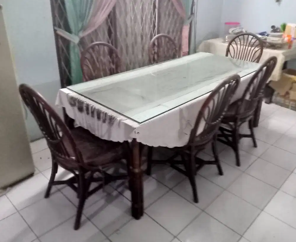 1 set Meja Makan + Kursi dari Bahan Asli Rotan, Kondisi Bagus Terawat