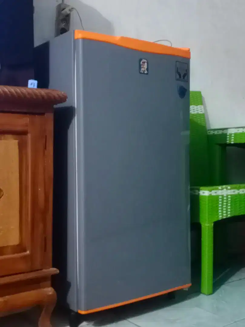 Jual kulkas 1 pintu mulus