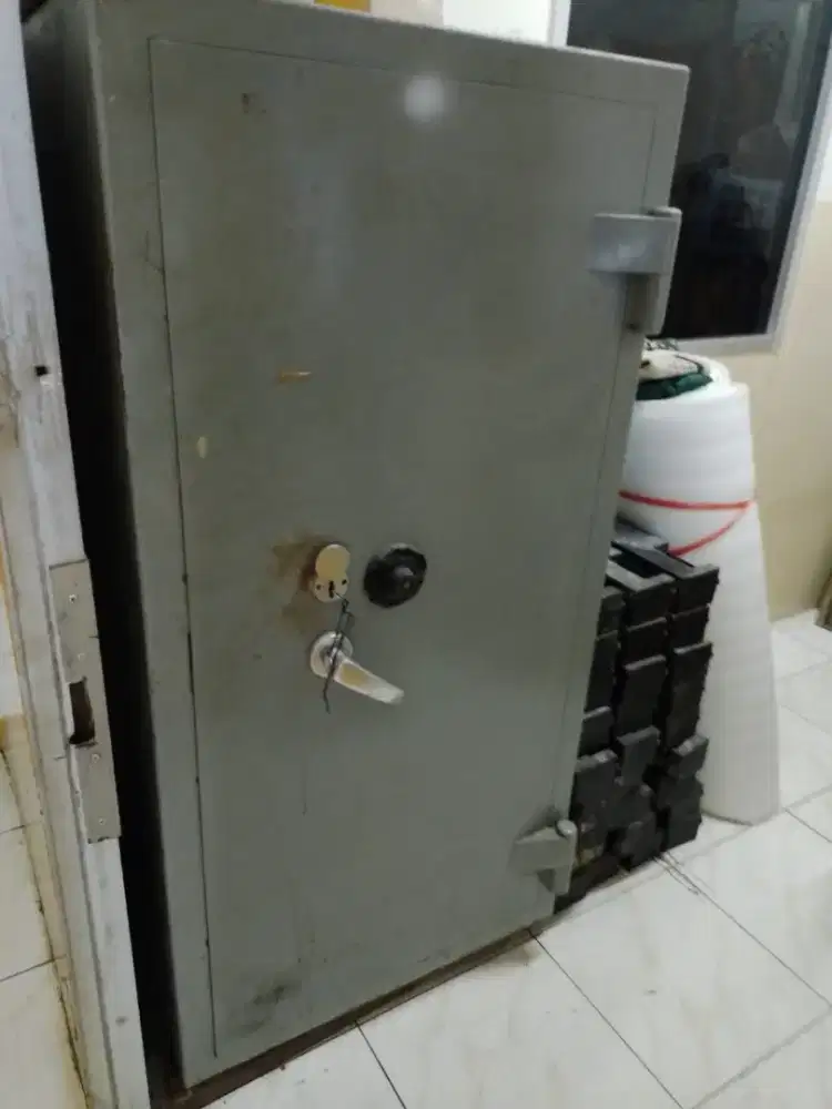 Jual Almari Brankas bekas