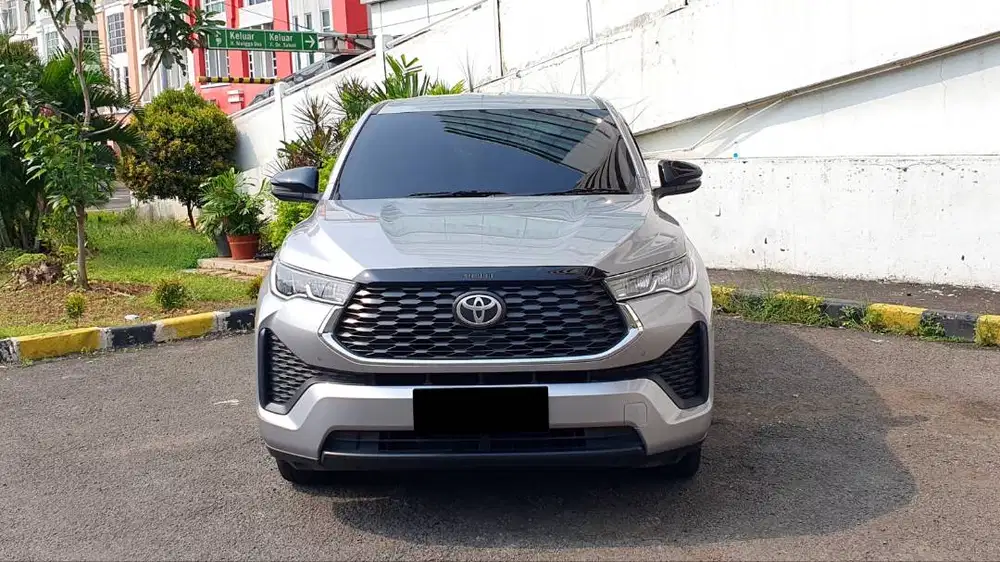 Toyota Kijang Innova Zenix 2.0 V CVT Bensin AT Silver 2024 Like New