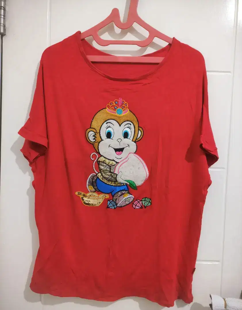 Preloved Kaos imlek motif monkey