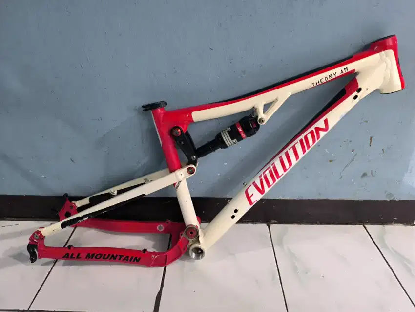 Frame Evolution Theory AM ring 26 Size M