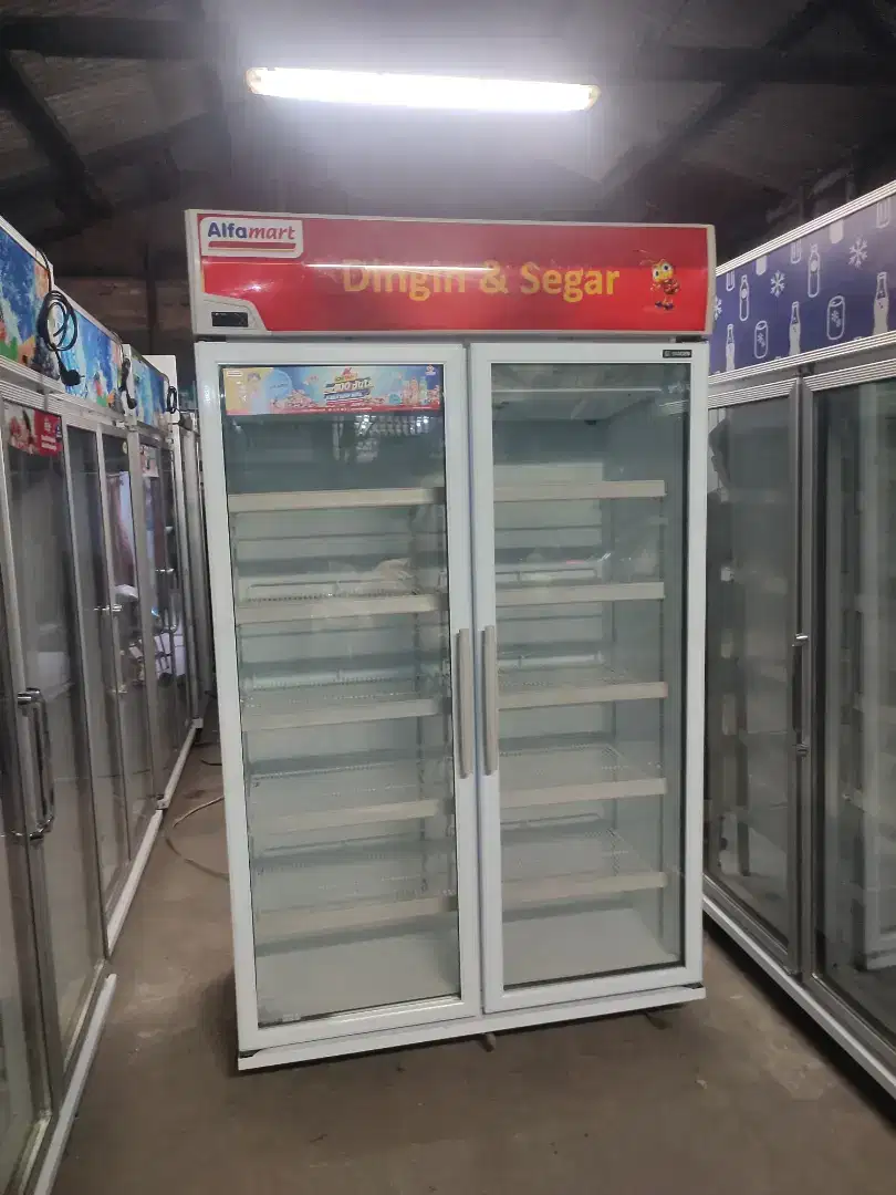 Showcase display cooler 2 pintu tipe SPM-1003 merk Sanden Intercool