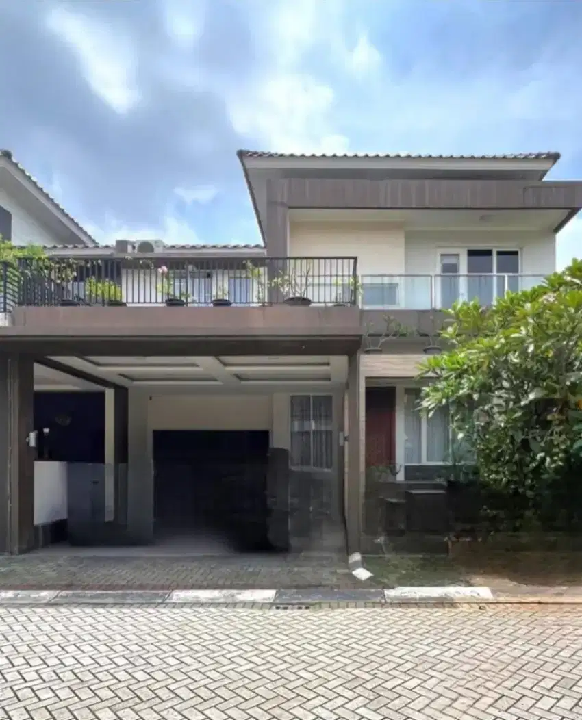 HOT SALE!!!RUMAH SIAP HUNI DENGAN HALAMAN LUAS LOKASI STRATEGIS