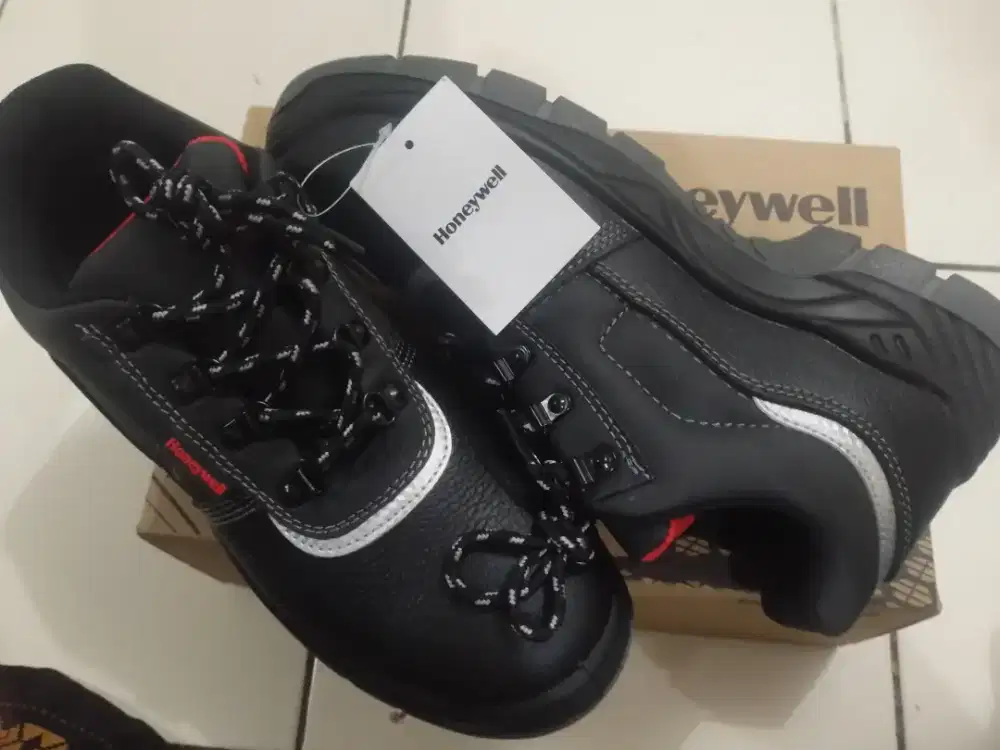 Sepatu safety baru 42
