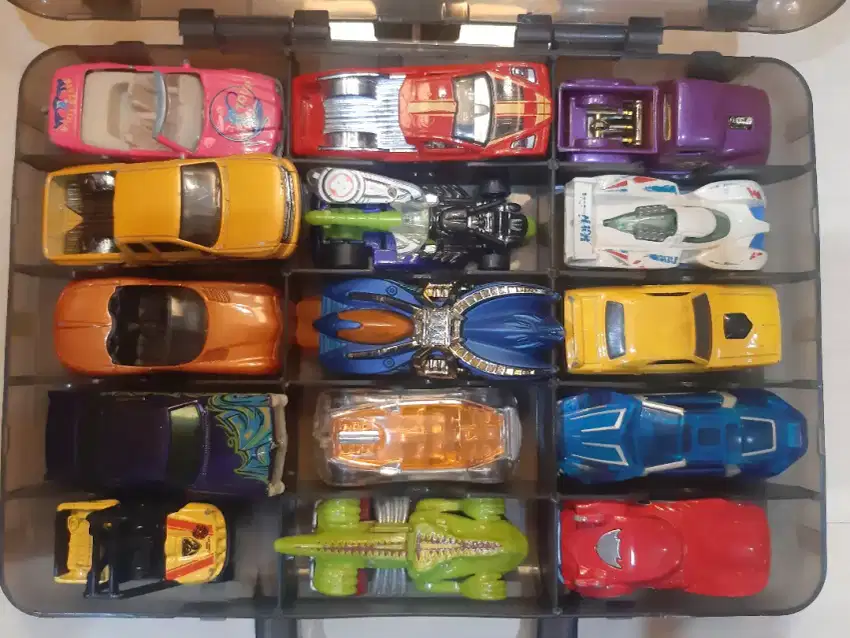 Tas Hot Wheels Diecast isi 15 mobil