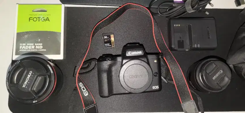 Kamera Mirrorless Canon EOS M50 Semi/Professional Kit
