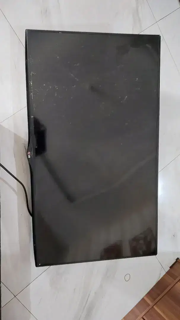 Tv rusak layar monitor retak