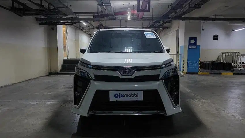TDP 17JT Toyota Voxy 2.0 Bensin-AT Putih 2020