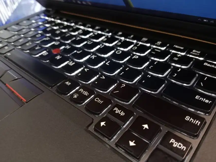 NOTEBOOK KANTOR LENOVO THINKPAD X270 CORE i7 GEN -7 RAM 8GB SSD 500GB
