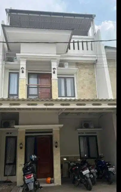 Rumah 3 Lantai Furnished di Amanah Garden Village Pamulang