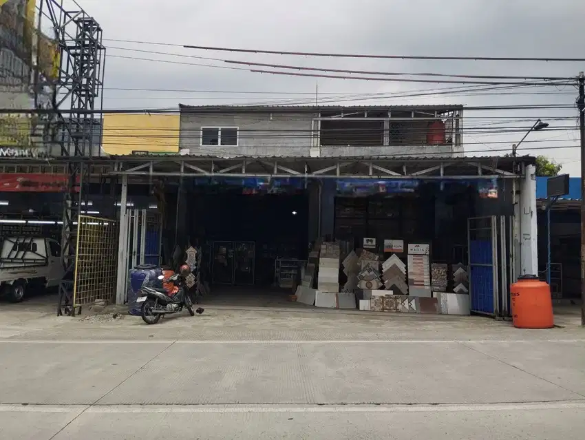 Rumah dan tempat usaha tepi jalan utama exit tol Gondangrejo