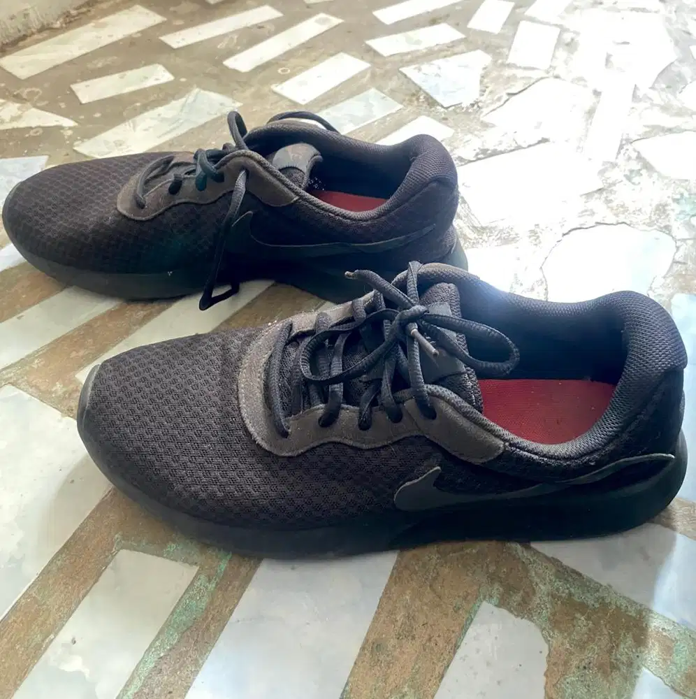 Sepatu Nike Tanjun Black