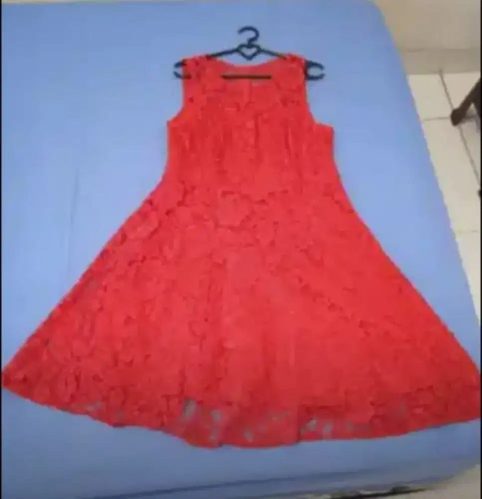 Dress pesta merah