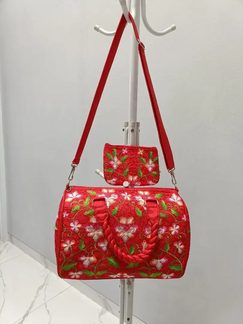Travel Bag Bordir Motif Bunga Warna Merah